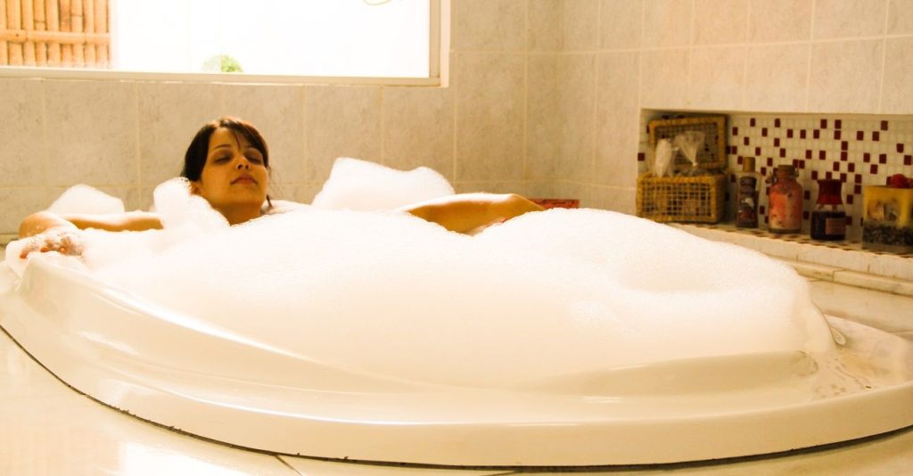Quer perder 2 kgs em 1 mês fazendo 15 minutos de hidromassagem por dia?